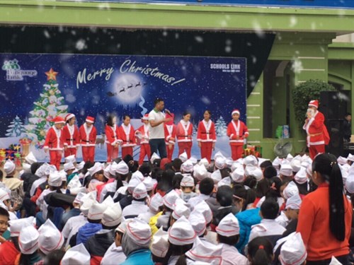 Trường Tiểu học Ái Mộ B tổ chức giao lưu Tiếng Anh cho học sinh nhân dịp Giáng sinh 2017
